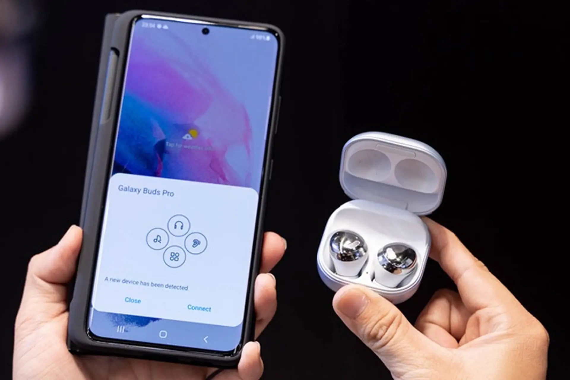 Việc kết nối tai nghe Bluetooth chính hãng với thiết bị rất đơn giản và nhanh chóng. Việc kết nối tai nghe Bluetooth chính hãng với thiết bị rất đơn giản và nhanh chóng.