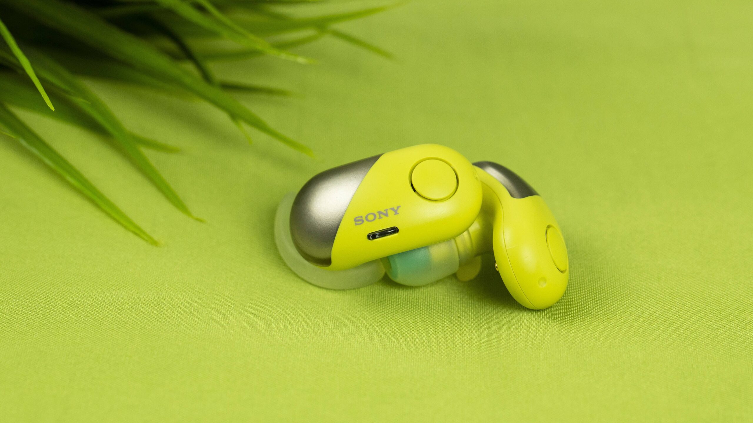 Tai nghe Bluetooth Sony tích hợp trợ lý giọng nói giúp người dùng thao tác rảnh tay thuận tiện